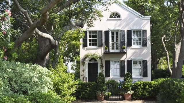 Top Yard Features That Could Irritate Your Neighbors