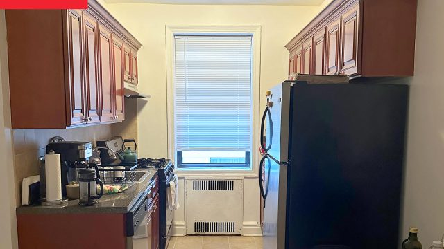 Transforming Your Kitchen: An English Cottage Makeover in a Tiny Space