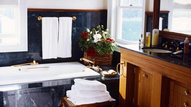 Reviving the Glam: How ’80s Bathroom Trends Are Making a Comeback