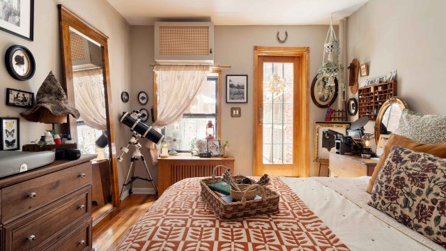 Maximizing Space: A Manhattan Family Thrives in a Compact 550 Sq Ft Home