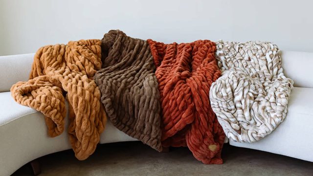 Discover the Must-Have Blanket Deal That's Taking Over Fall 2023
