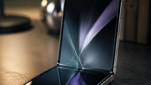 The Current Challenges with Foldable Phones: Insights from Users