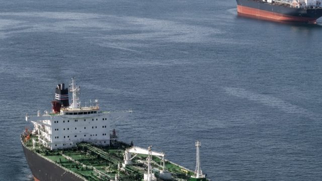 Oil Market Stabilizes as Tanker Traffic Increases in Hormuz Region