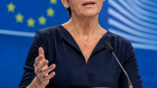 EU Competition Chief Urges Nations to Support Bank Mergers for Economic Growth